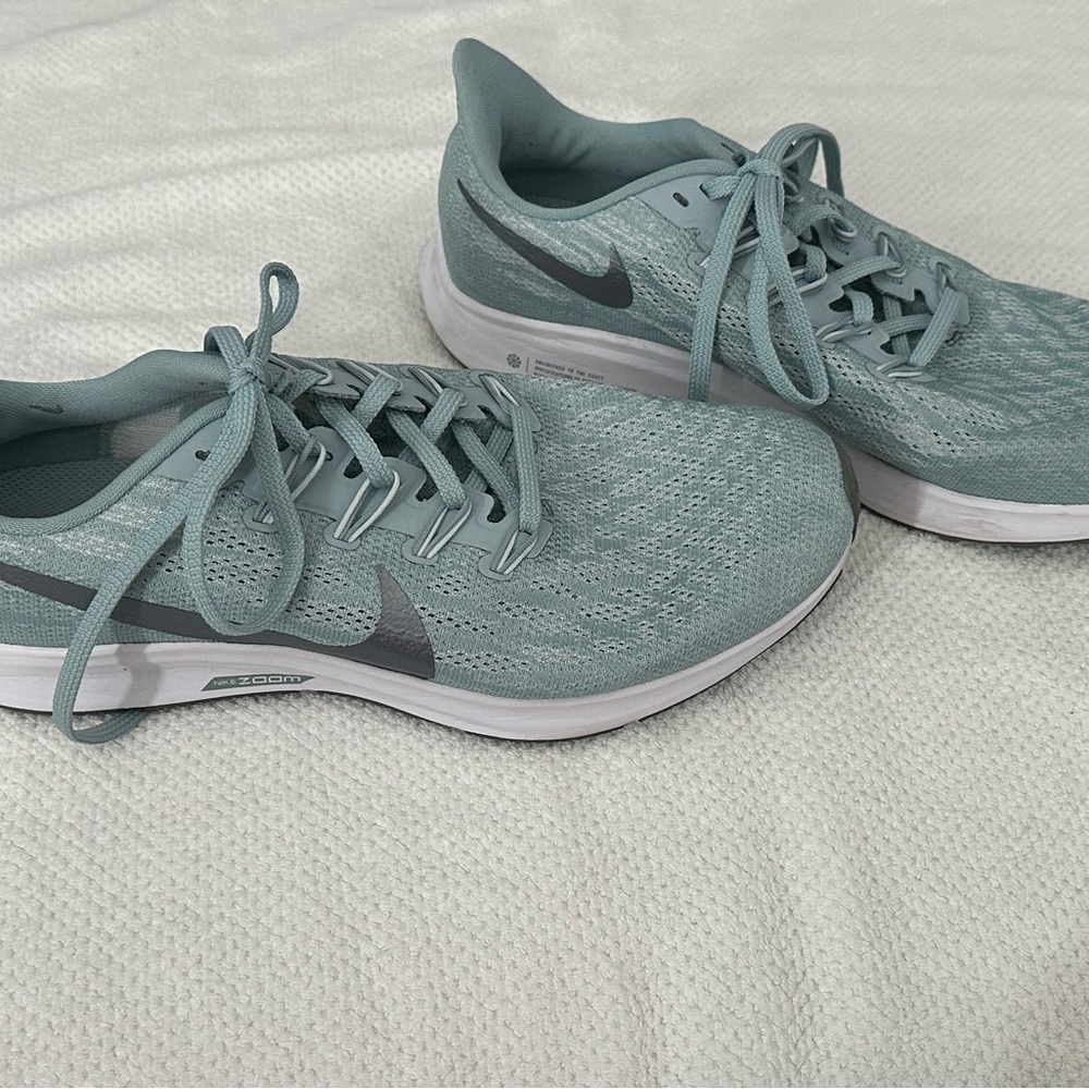 Nike Women's Running Shoes - green/grey